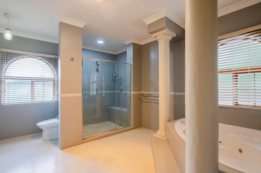 5 Bedroom Property for Sale in Faerie Glen Gauteng