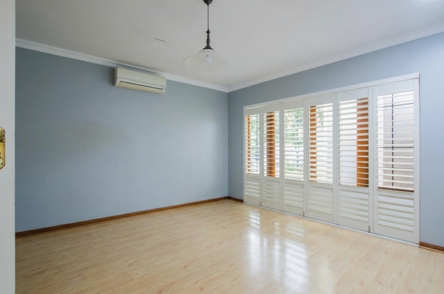 5 Bedroom Property for Sale in Faerie Glen Gauteng
