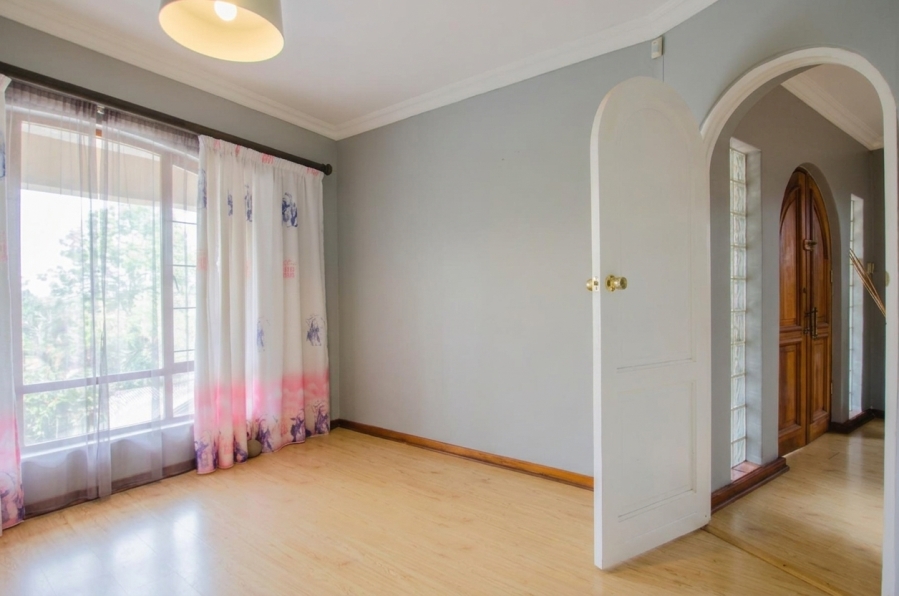 5 Bedroom Property for Sale in Faerie Glen Gauteng