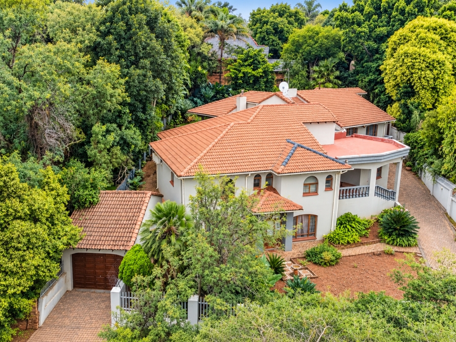 5 Bedroom Property for Sale in Faerie Glen Gauteng