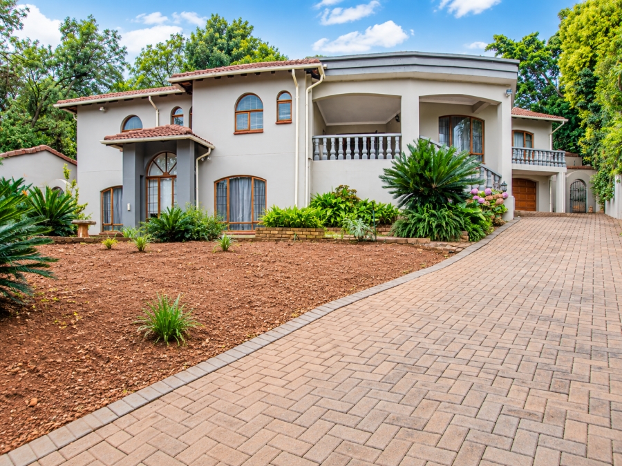 5 Bedroom Property for Sale in Faerie Glen Gauteng