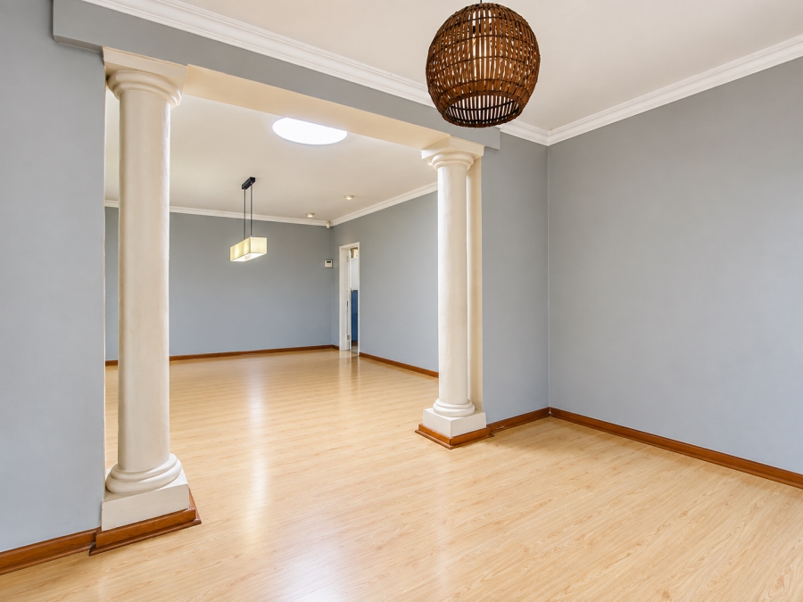 5 Bedroom Property for Sale in Faerie Glen Gauteng