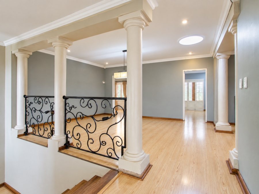 5 Bedroom Property for Sale in Faerie Glen Gauteng