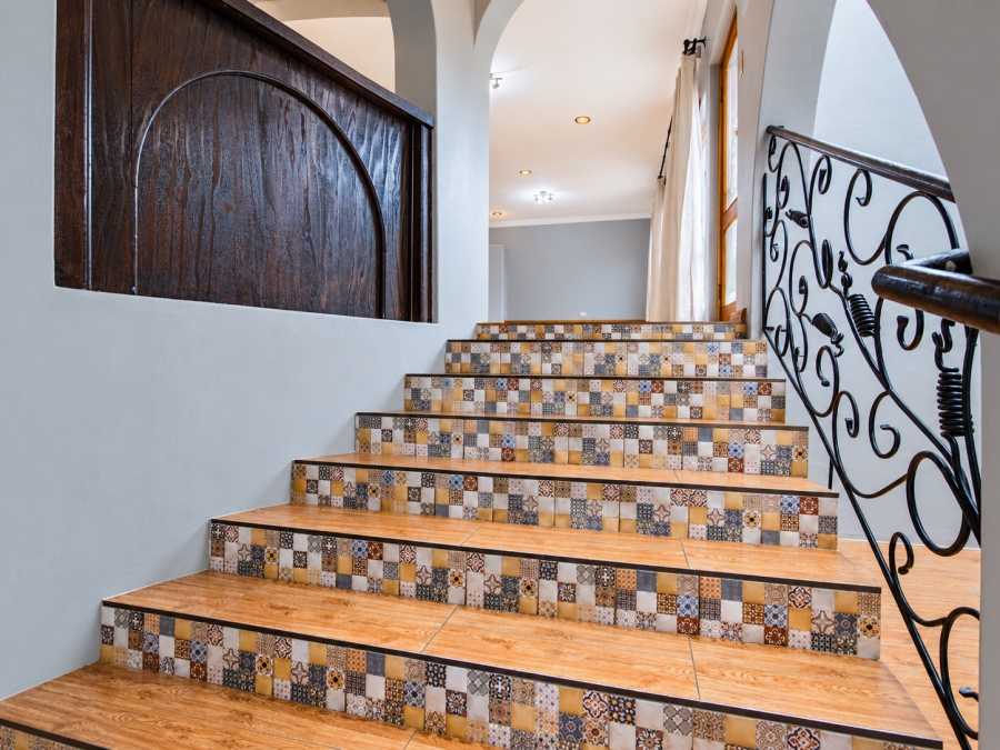 5 Bedroom Property for Sale in Faerie Glen Gauteng