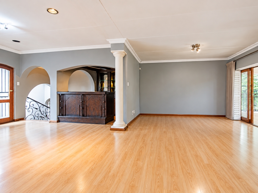 5 Bedroom Property for Sale in Faerie Glen Gauteng