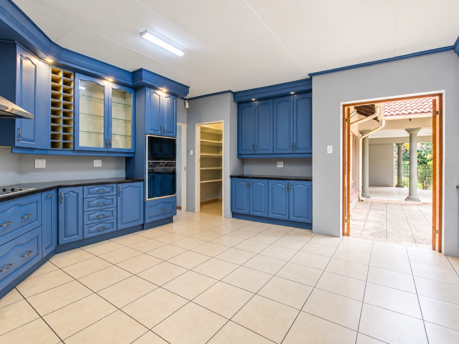 5 Bedroom Property for Sale in Faerie Glen Gauteng