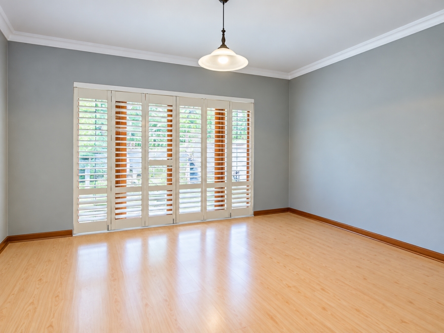 5 Bedroom Property for Sale in Faerie Glen Gauteng