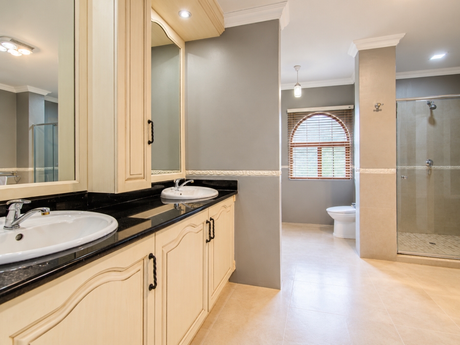 5 Bedroom Property for Sale in Faerie Glen Gauteng