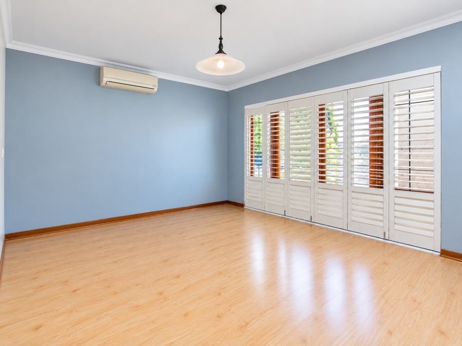 5 Bedroom Property for Sale in Faerie Glen Gauteng