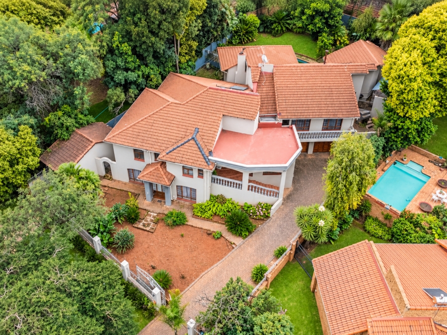 5 Bedroom Property for Sale in Faerie Glen Gauteng