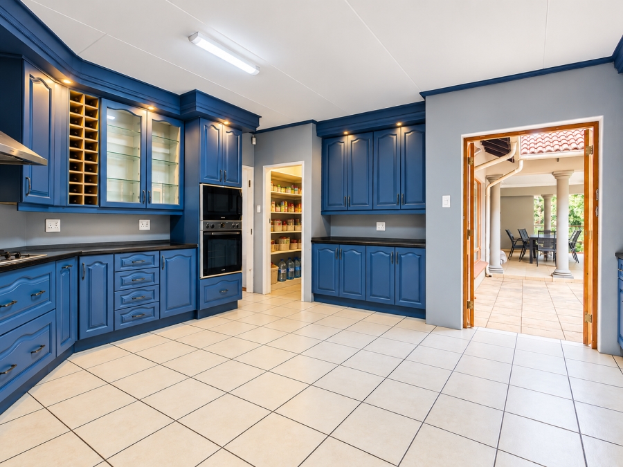 5 Bedroom Property for Sale in Faerie Glen Gauteng