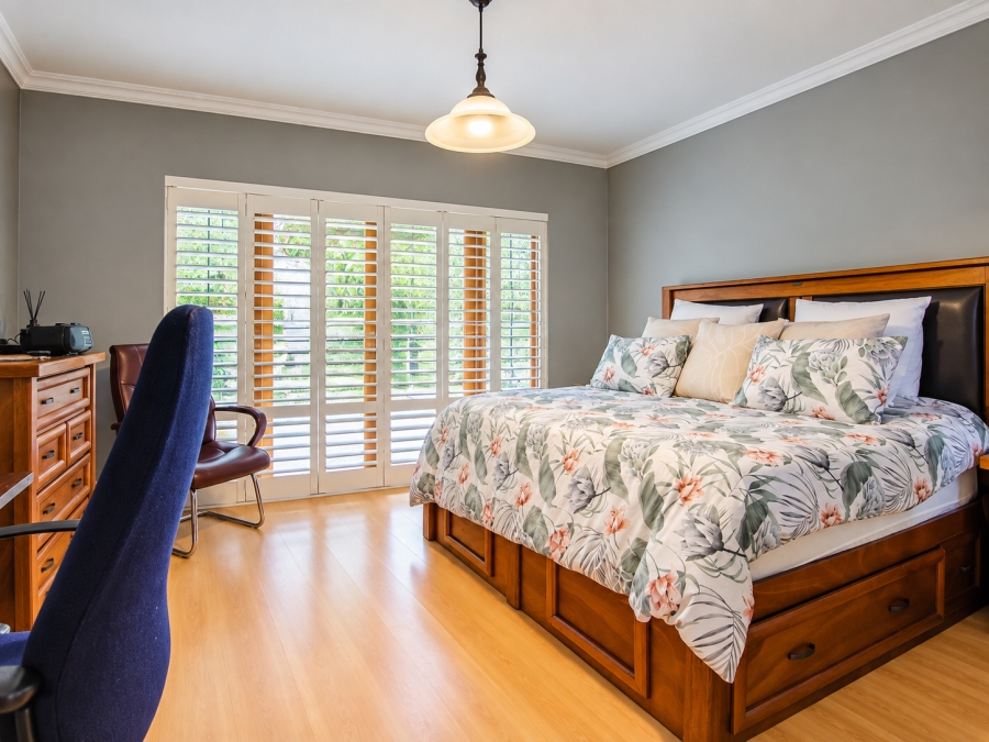 5 Bedroom Property for Sale in Faerie Glen Gauteng