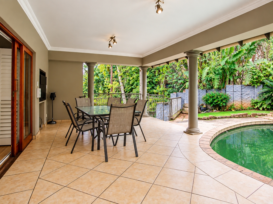 5 Bedroom Property for Sale in Faerie Glen Gauteng