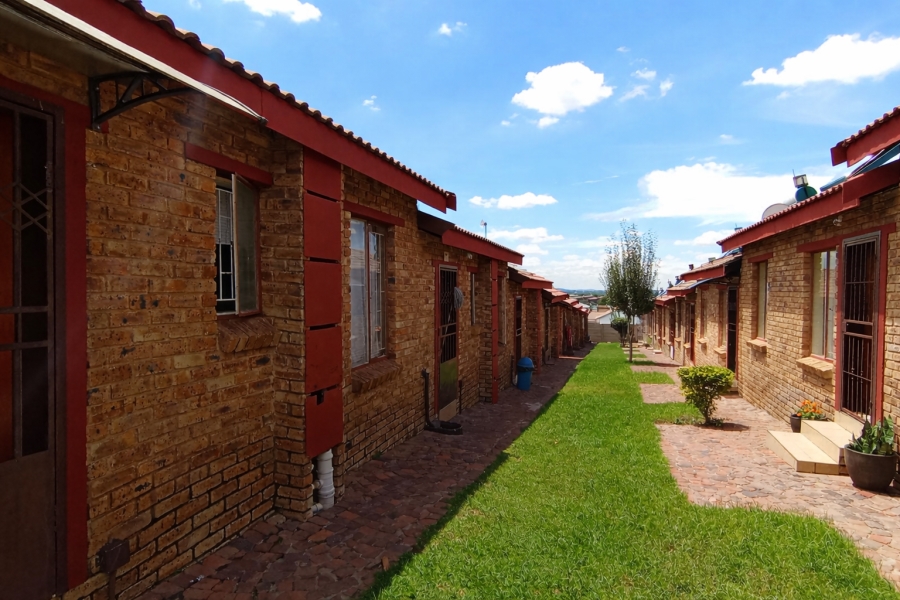 1 Bedroom Property for Sale in Olievenhoutbosch Gauteng