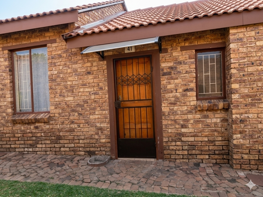 1 Bedroom Property for Sale in Olievenhoutbosch Gauteng