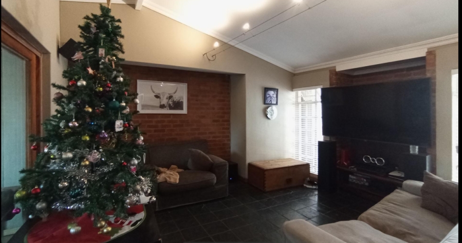 4 Bedroom Property for Sale in Eldoraigne Gauteng