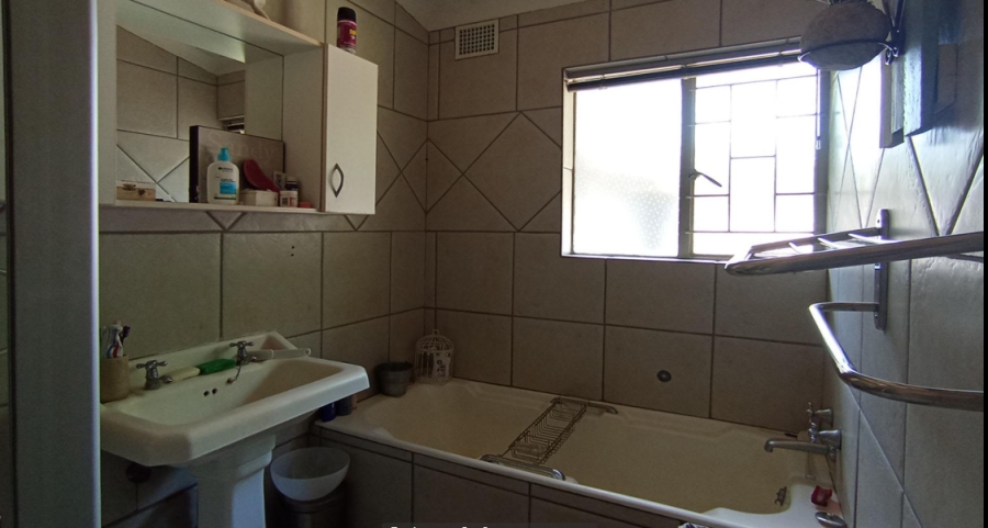 4 Bedroom Property for Sale in Eldoraigne Gauteng