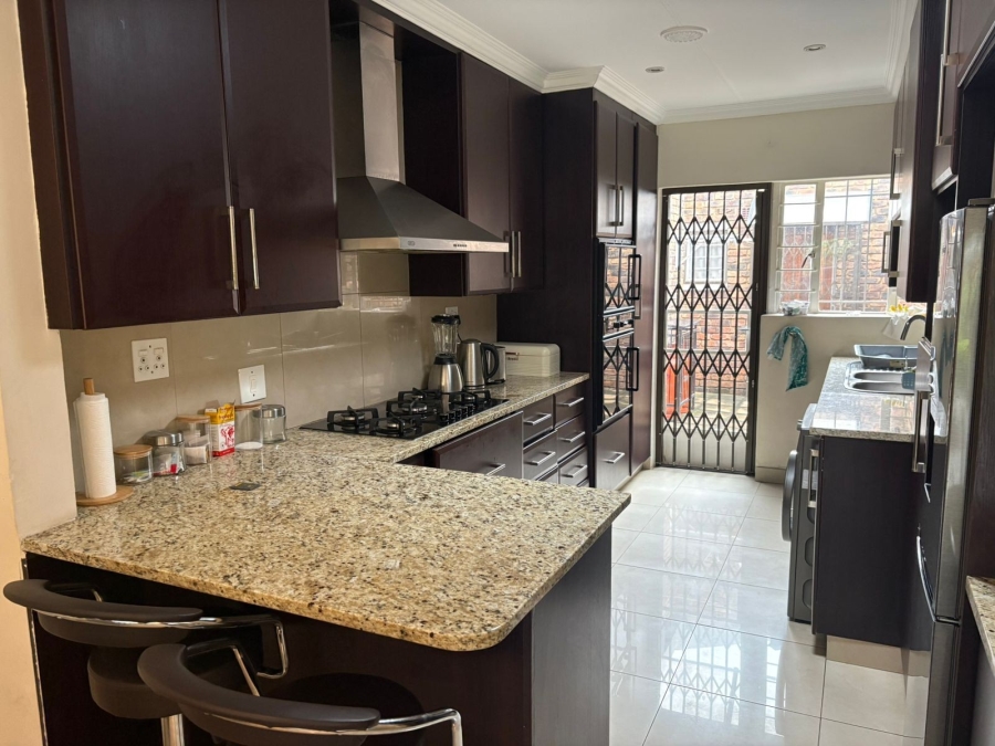 To Let 3 Bedroom Property for Rent in Sandown Gauteng