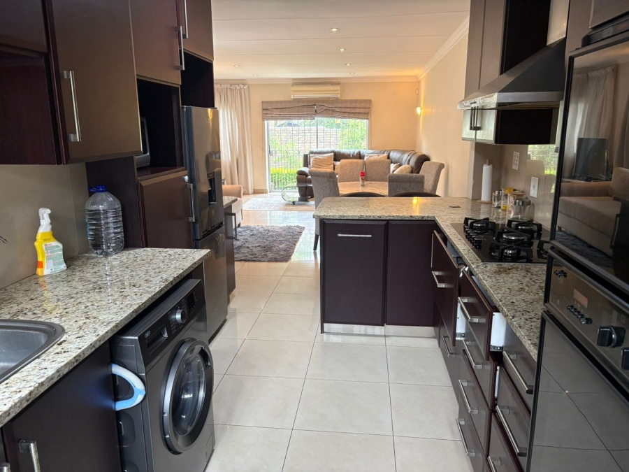 To Let 3 Bedroom Property for Rent in Sandown Gauteng