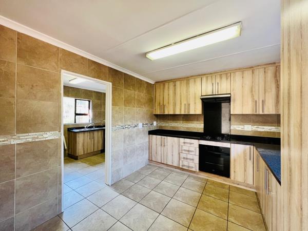 To Let 4 Bedroom Property for Rent in Greenstone Hill Gauteng