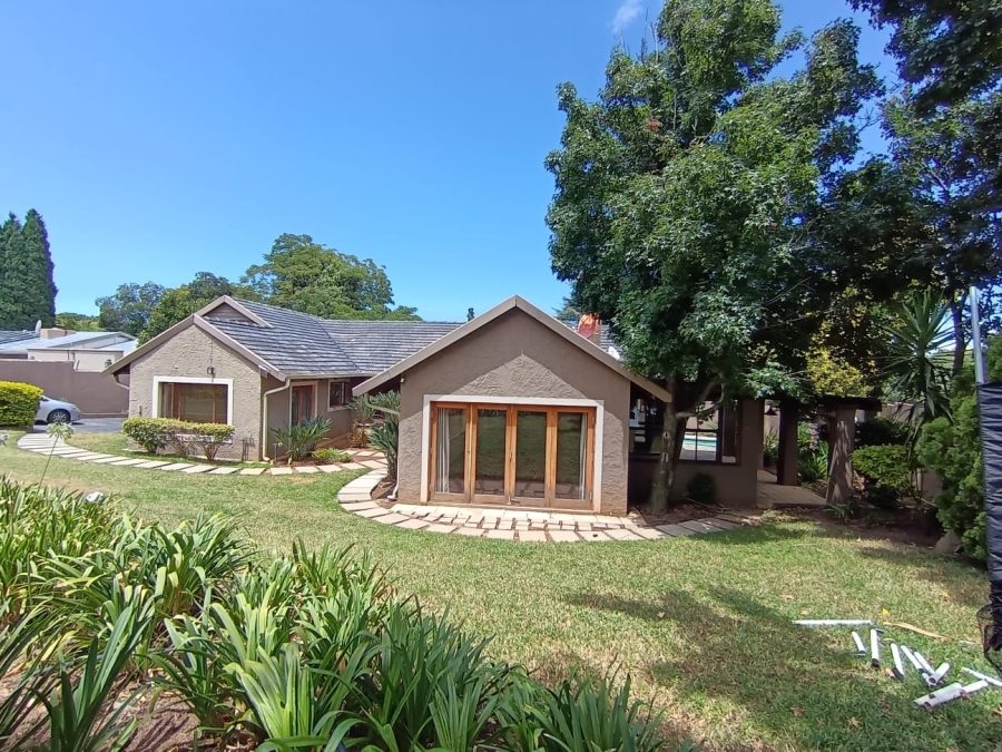 To Let 4 Bedroom Property for Rent in Parkmore Gauteng