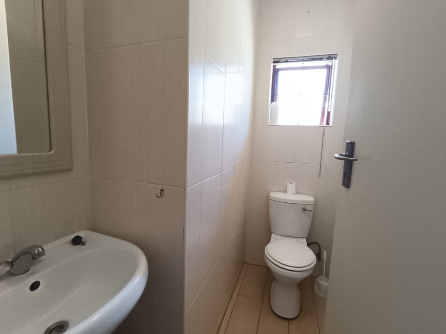 To Let 4 Bedroom Property for Rent in Parkmore Gauteng