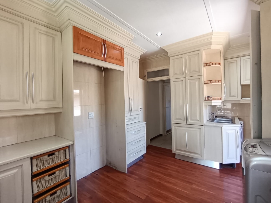 To Let 4 Bedroom Property for Rent in Parkmore Gauteng