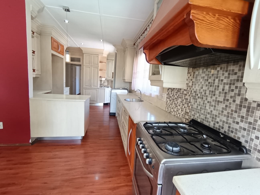 To Let 4 Bedroom Property for Rent in Parkmore Gauteng