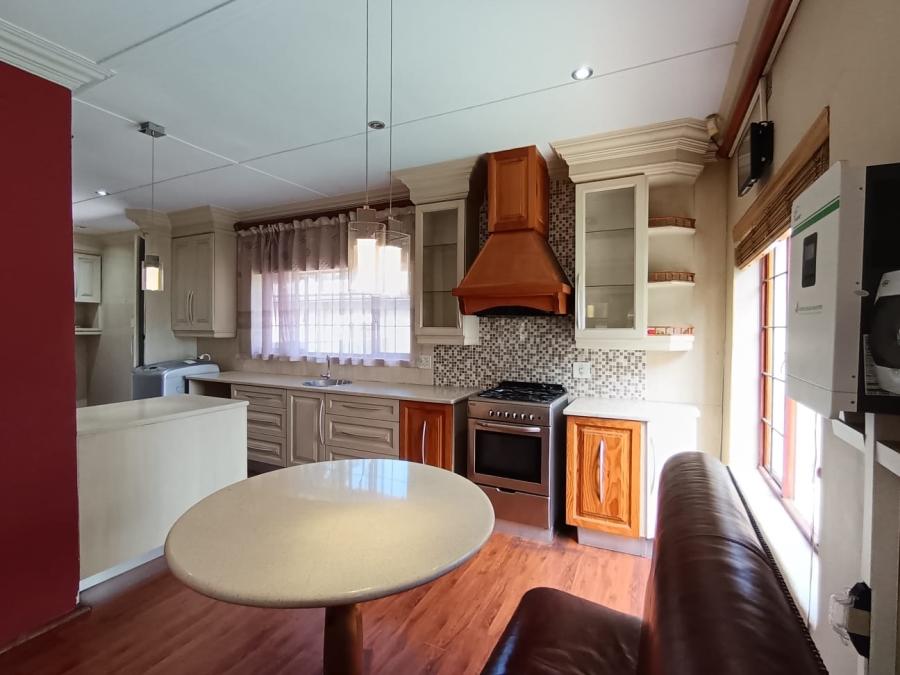 To Let 4 Bedroom Property for Rent in Parkmore Gauteng