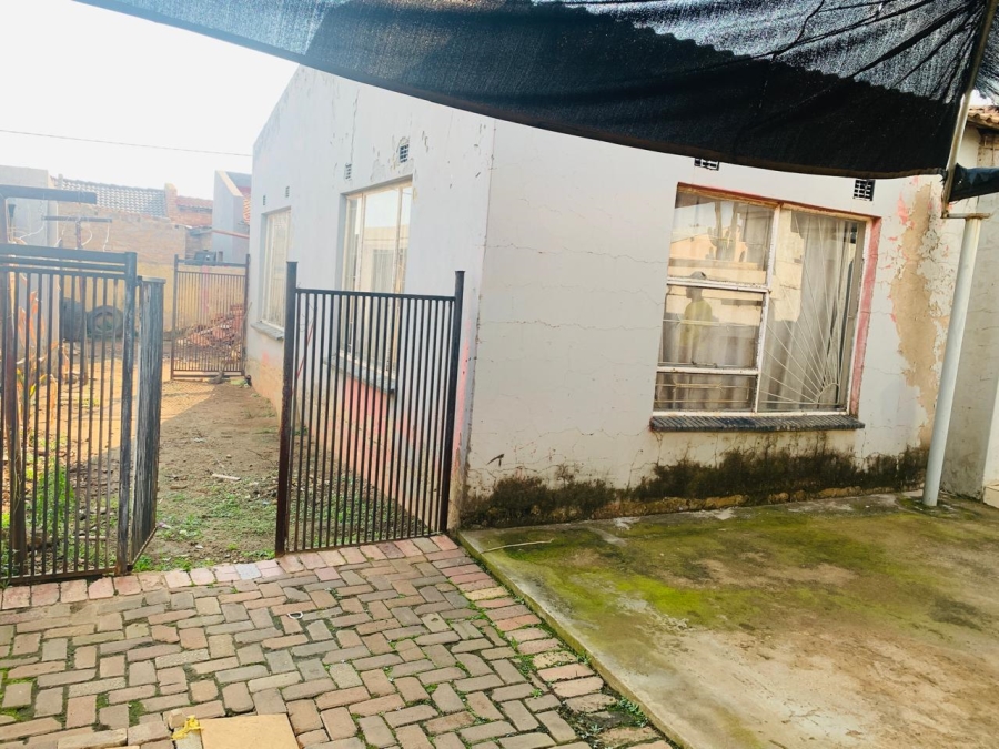 2 Bedroom Property for Sale in Daveyton Gauteng