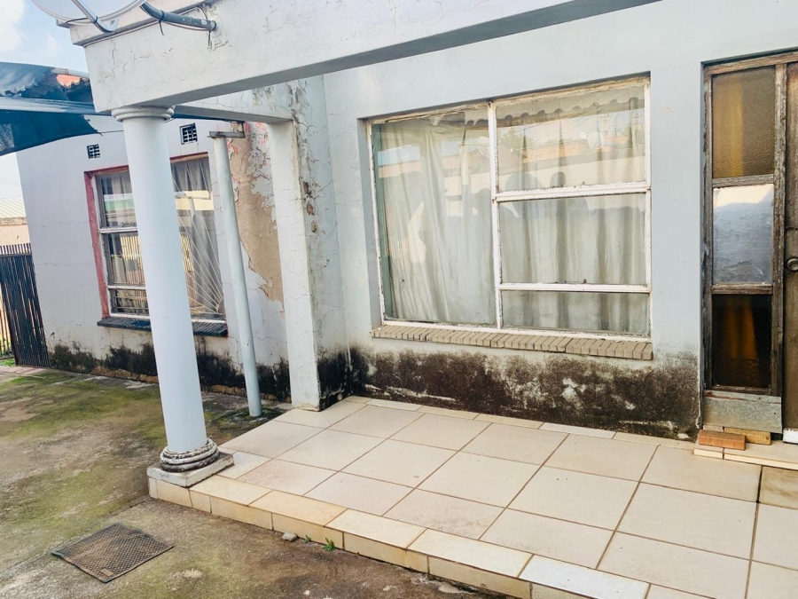 2 Bedroom Property for Sale in Daveyton Gauteng