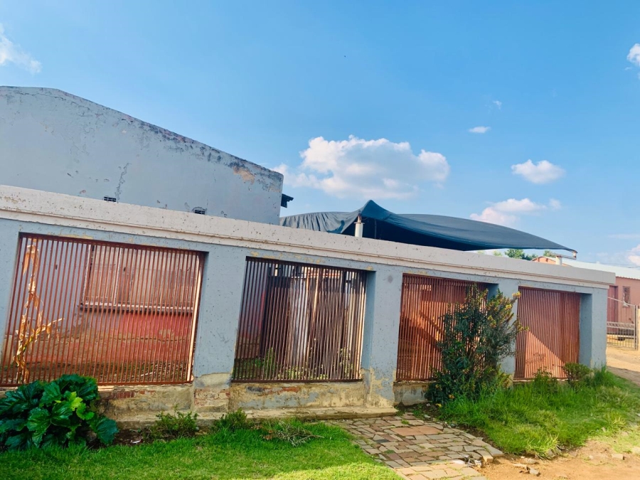 2 Bedroom Property for Sale in Daveyton Gauteng