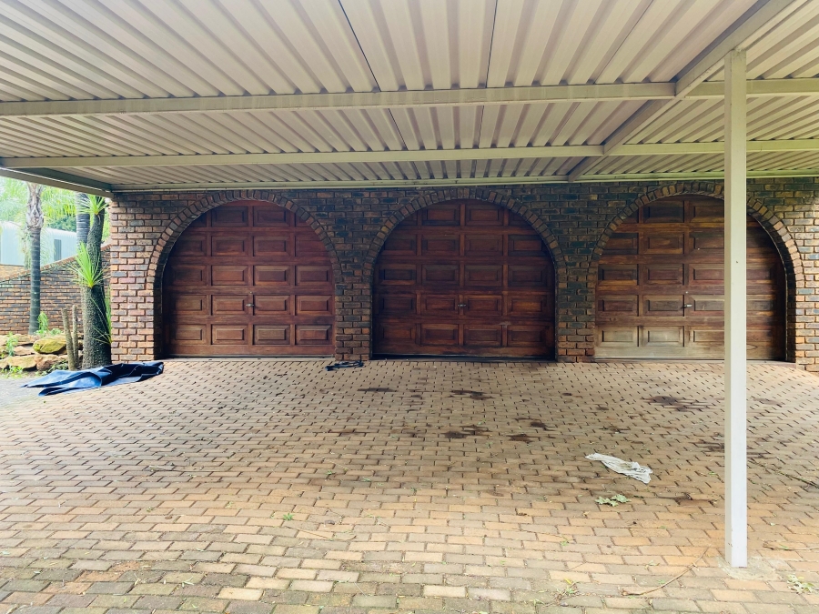 8 Bedroom Property for Sale in Bredell Gauteng