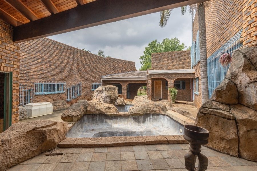 8 Bedroom Property for Sale in Bredell Gauteng