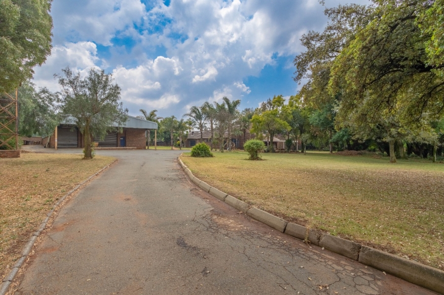 8 Bedroom Property for Sale in Bredell Gauteng