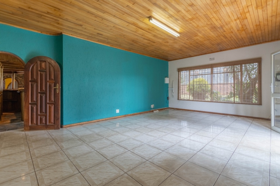 8 Bedroom Property for Sale in Bredell Gauteng
