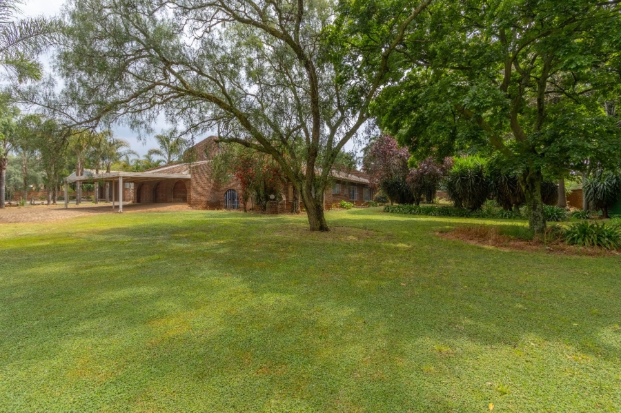 8 Bedroom Property for Sale in Bredell Gauteng