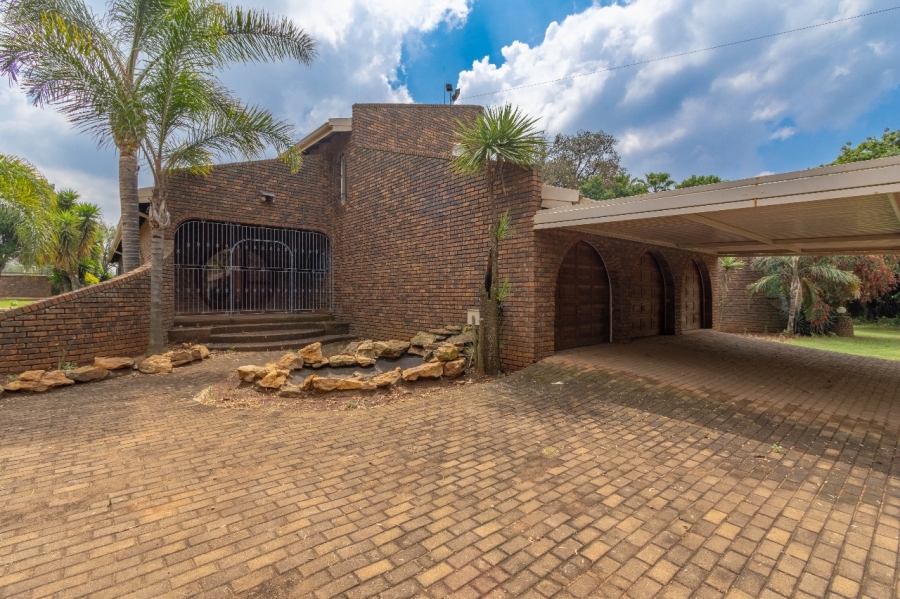 8 Bedroom Property for Sale in Bredell Gauteng