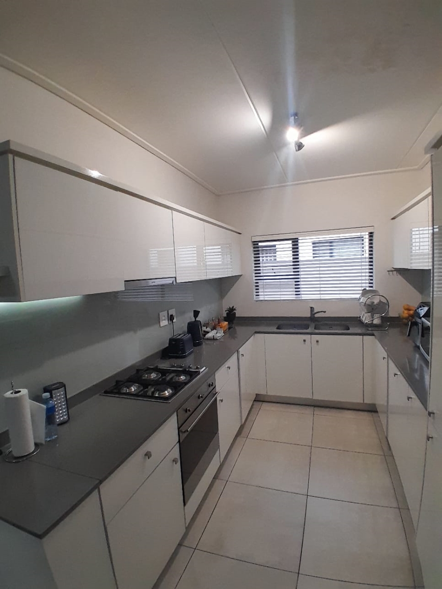 3 Bedroom Property for Sale in Waterfall Gauteng