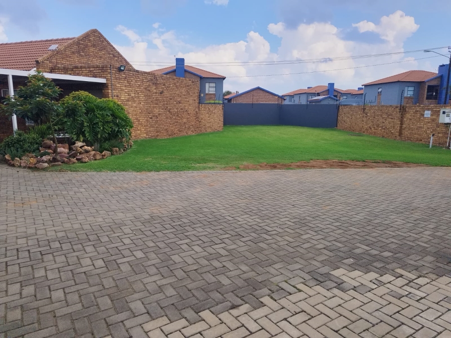 2 Bedroom Property for Sale in Pomona Gauteng