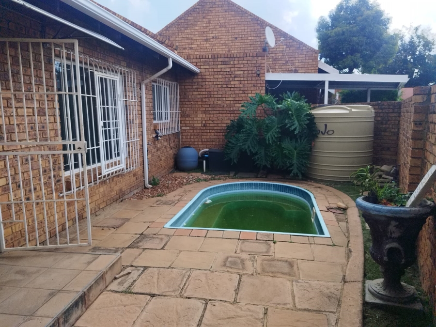 2 Bedroom Property for Sale in Pomona Gauteng