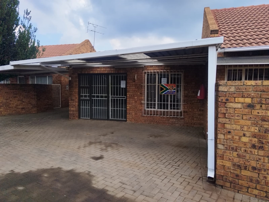 2 Bedroom Property for Sale in Pomona Gauteng