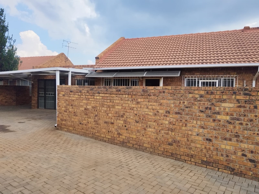 2 Bedroom Property for Sale in Pomona Gauteng