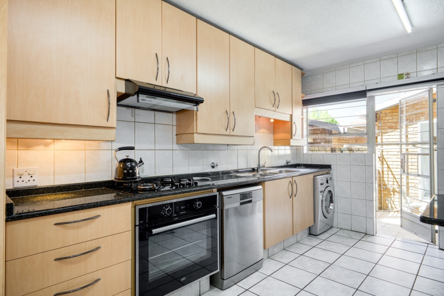 To Let 3 Bedroom Property for Rent in Victory Park Gauteng