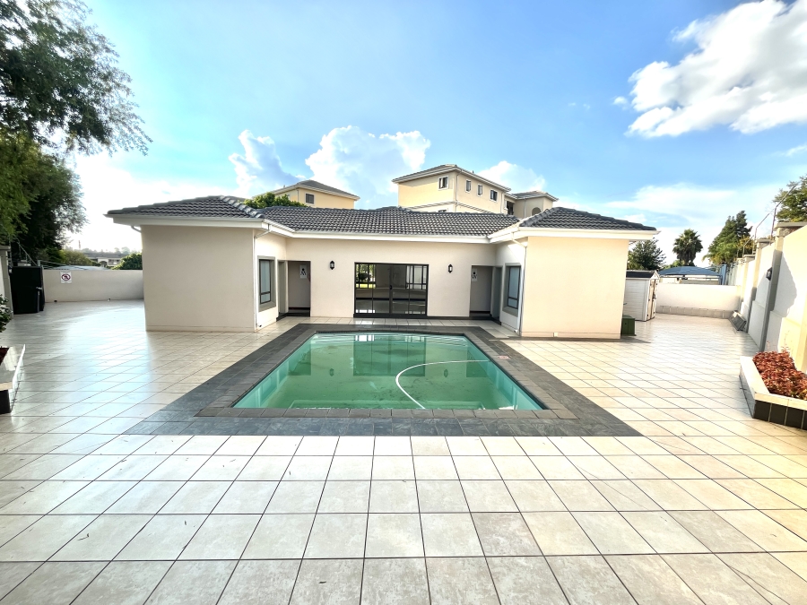 1 Bedroom Property for Sale in Noordwyk Gauteng