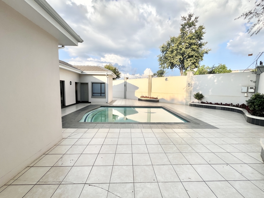 1 Bedroom Property for Sale in Noordwyk Gauteng