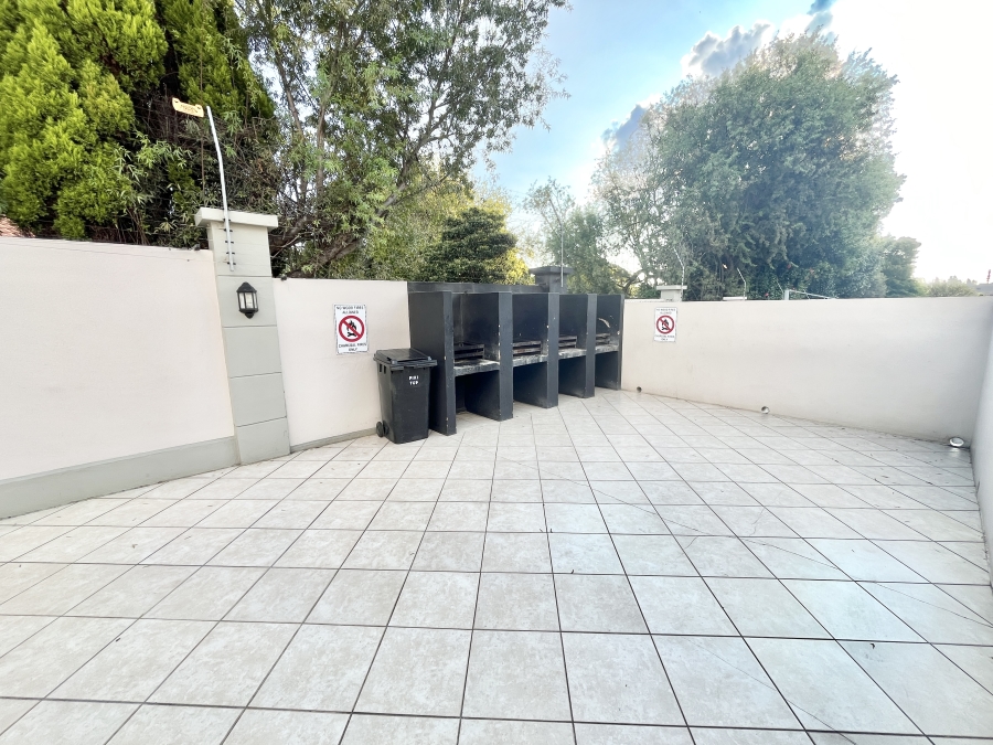 1 Bedroom Property for Sale in Noordwyk Gauteng