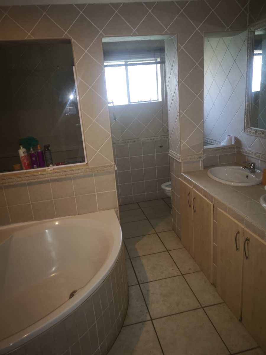 4 Bedroom Property for Sale in Glen Donald A H Gauteng