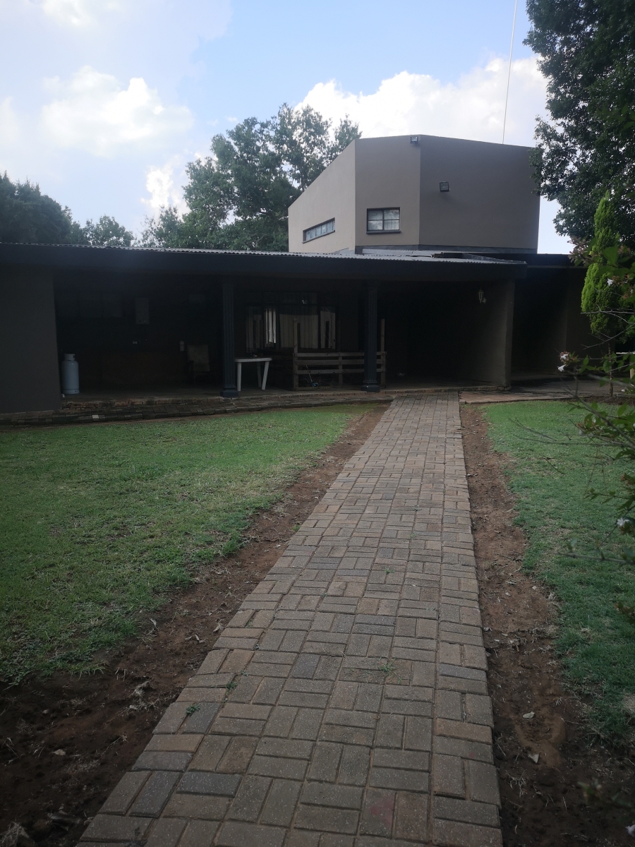 4 Bedroom Property for Sale in Glen Donald A H Gauteng