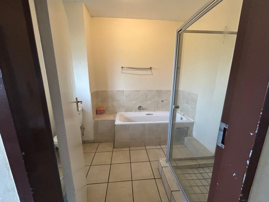 2 Bedroom Property for Sale in Halfway Gardens Gauteng